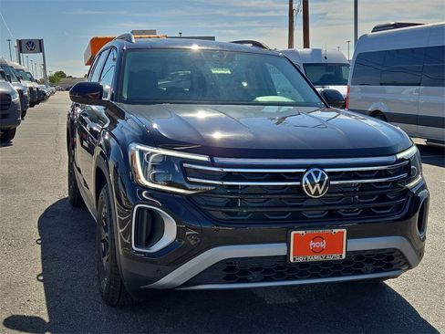 New 2025 Volkswagen Atlas Peak Edition SE image 2