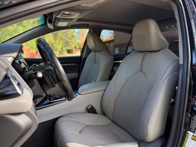 Used 2018 Toyota Camry XSE FWD image 9
