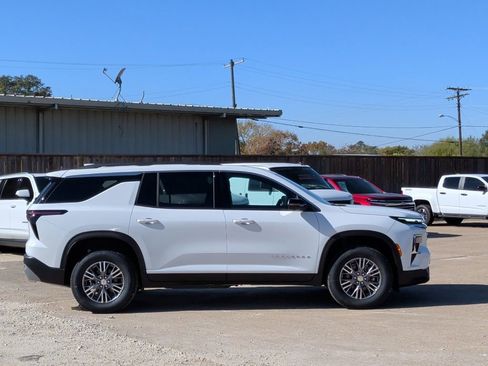 New 2026 Chevrolet Traverse LT w/ Driver Confidence Package image 9