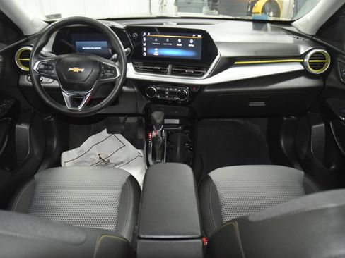 Used 2025 Chevrolet Trax LT w/ Driver Confidence Package FWD image 28