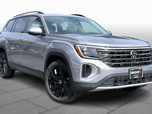 New 2026 Volkswagen Atlas SE FWD image 2