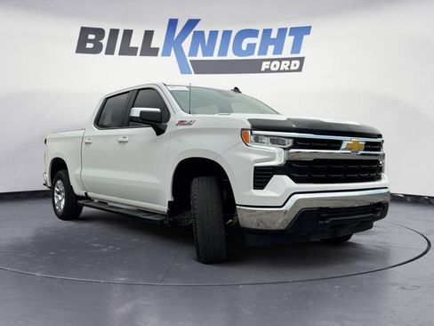 Used 2023 Chevrolet Silverado 1500 LT w/ Z71 Off-Road Package AWD/4WD image 7