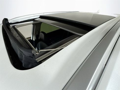 Used 2025 Nissan Rogue SV w/ SV Premium Package image 19