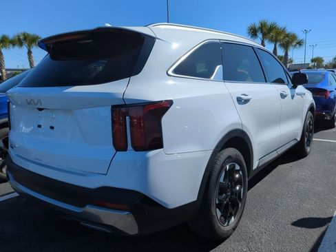 Certified 2025 Kia Sorento S image 10