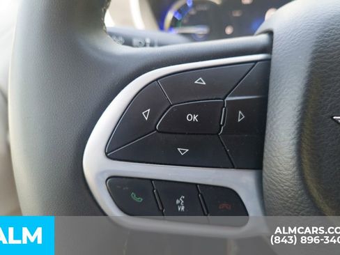 Used 2023 Chrysler Pacifica Touring-L image 29