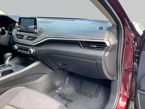 Used 2025 Nissan Altima 2.5 SV FWD image 17