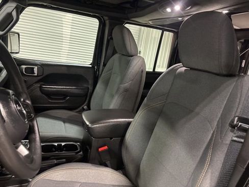 Used 2025 Jeep Wrangler Sport image 15