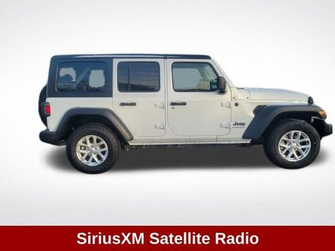 Used 2023 Jeep Wrangler Sport S image 9