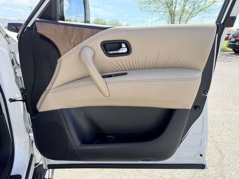 Used 2022 Nissan Armada SL w/ Captain's Chairs Package AWD/4WD image 8