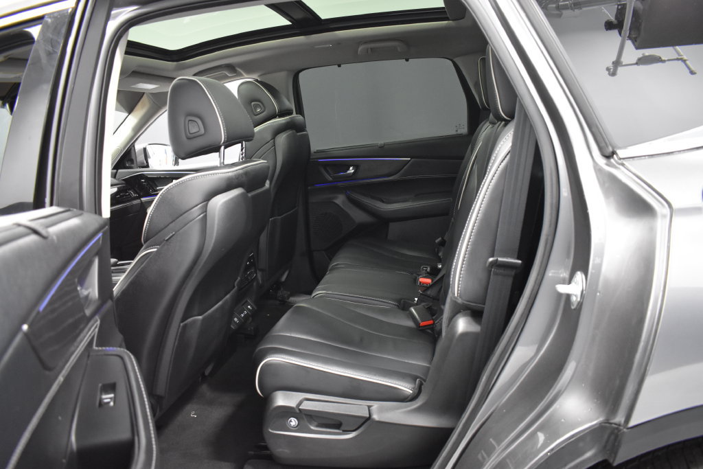 Used 2024 Acura MDX w/ Advance Package AWD/4WD image 31