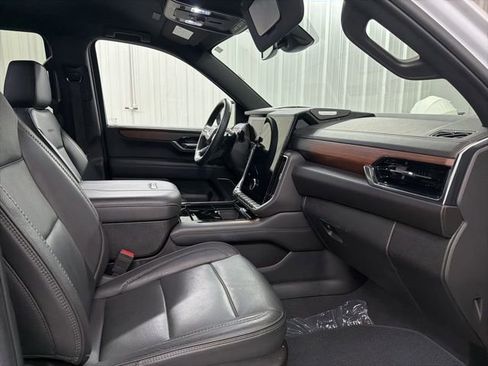 Used 2025 GMC Yukon Denali image 38