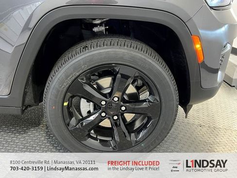 New 2025 Jeep Grand Cherokee Altitude image 11