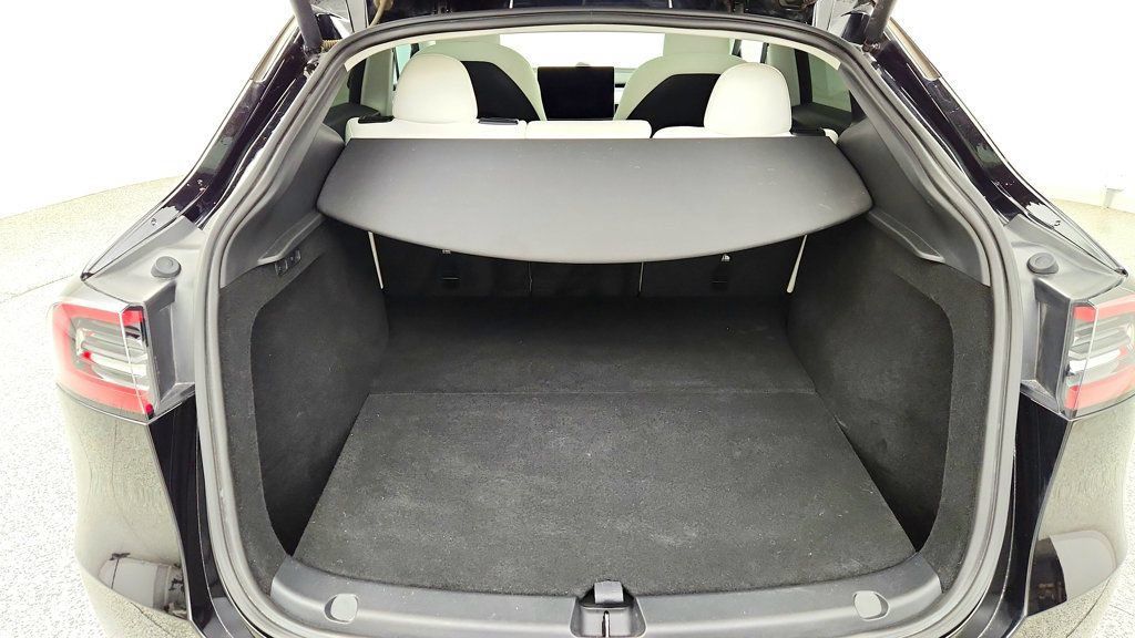 Used 2024 Tesla Model Y Long Range AWD/4WD image 25