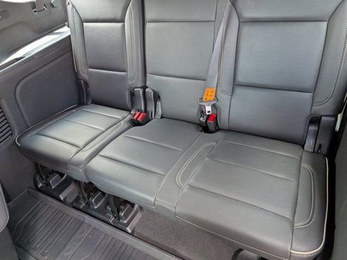 Used 2023 GMC Yukon XL SLT RWD image 32