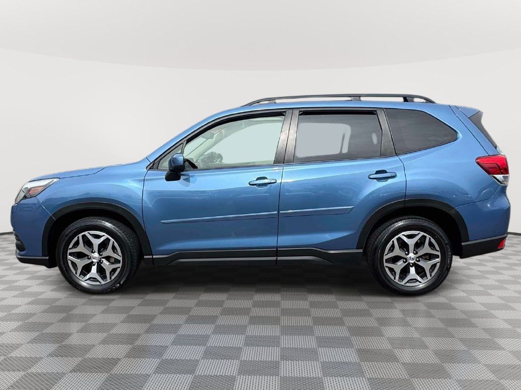 Used 2023 Subaru Forester Premium AWD/4WD image 5