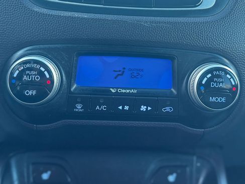Used 2010 Hyundai Tucson Limited w/ Premium Pkg 4 AWD/4WD image 22