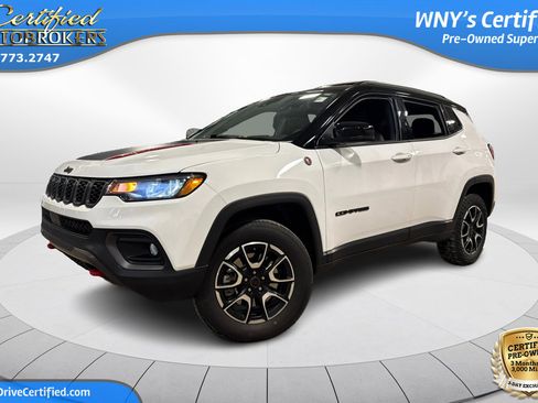 Used 2025 Jeep Compass Trailhawk w/ Trailer Tow Group image 1