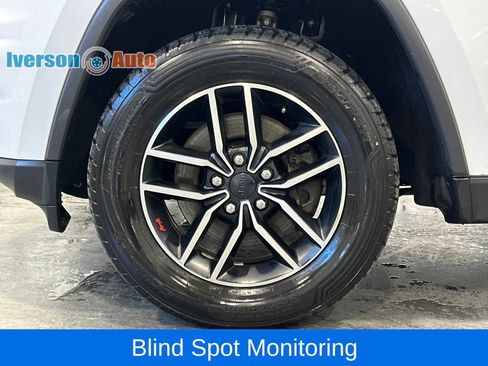 Used 2019 Jeep Grand Cherokee Trailhawk w/ Trailhawk Luxury Group image 12