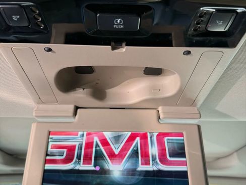 Used 2018 GMC Yukon XL SLT w/ Open Road Package image 16