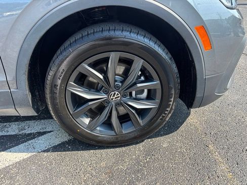 Used 2024 Volkswagen Tiguan SE AWD/4WD image 11