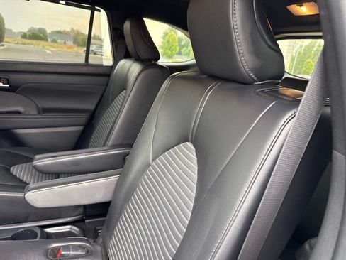 Used 2024 Toyota Highlander XSE AWD/4WD image 17