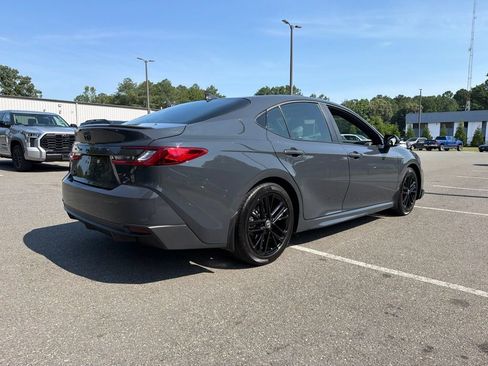 Used 2025 Toyota Camry SE w/ Convenience Package FWD image 5