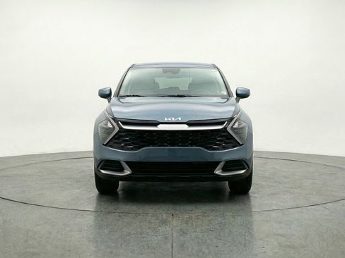 Used 2025 Kia Sportage LX FWD image 2