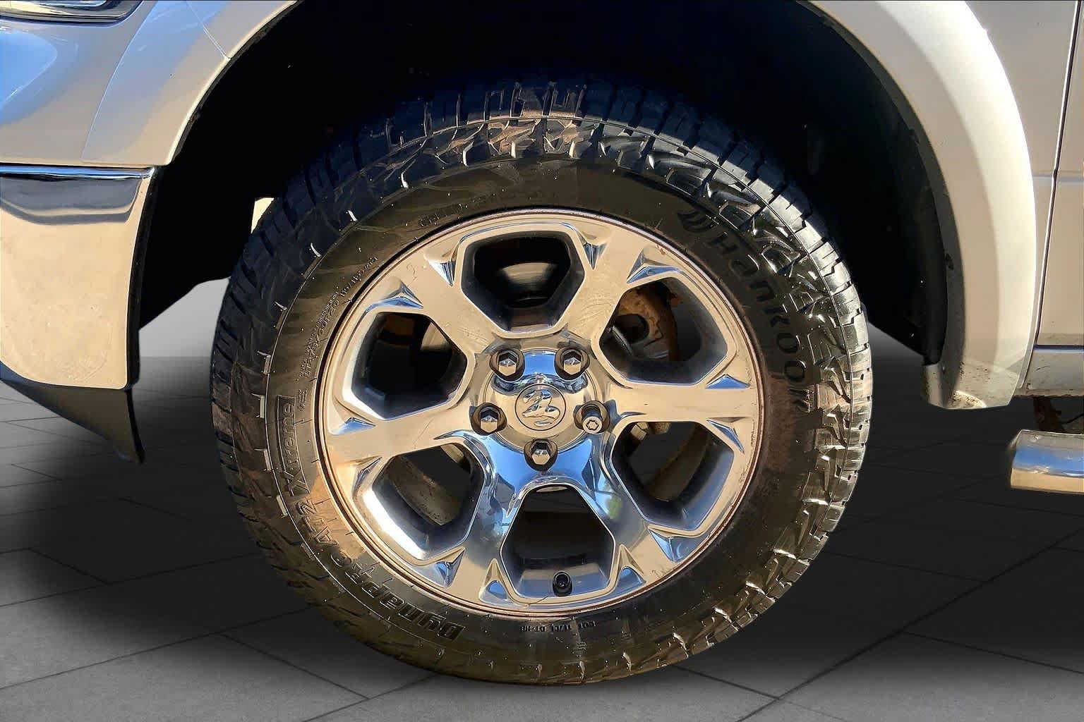 Used 2017 RAM 1500 Laramie w/ Convenience Group AWD/4WD image 10