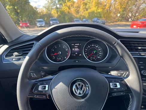 Used 2021 Volkswagen Tiguan SE image 12