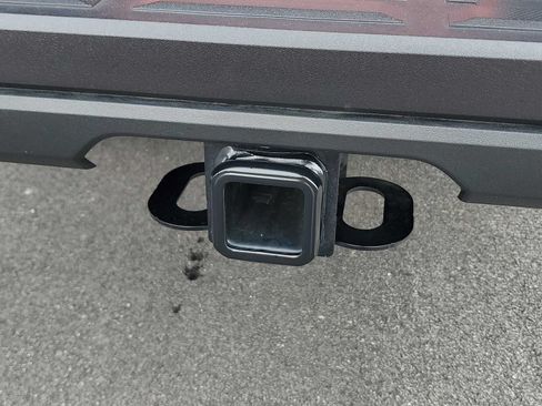 Used 2025 Toyota Tundra Limited AWD/4WD image 9