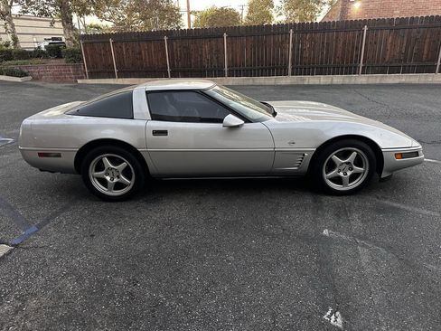 Used 1996 Chevrolet Corvette Coupe RWD image 5