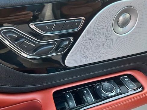 Used 2025 Lincoln Aviator Reserve w/ Equipment Group 201A AWD/4WD image 13