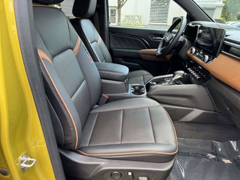 Used 2023 GMC Canyon AT4 w/ AT4 Premium Package AWD/4WD image 10