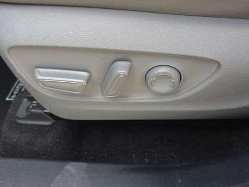 Used 2023 Toyota Highlander XLE image 14