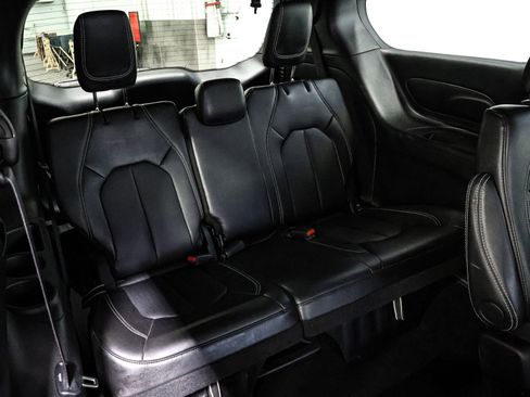 Used 2025 Chrysler Pacifica Select FWD image 23