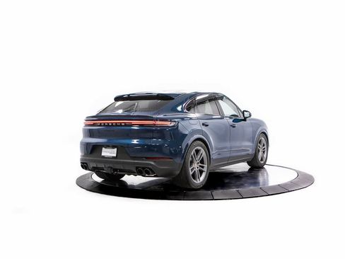 Certified 2025 Porsche Cayenne Coupe image 7