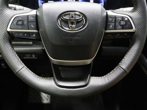 Used 2025 Toyota Sienna XLE Woodland Edition image 26