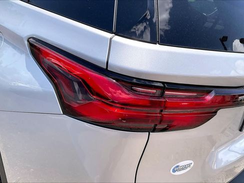 Used 2022 Chevrolet Traverse LT FWD image 29