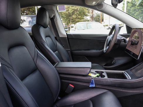Used 2022 Tesla Model Y Long Range AWD/4WD image 21