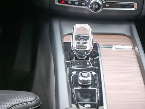 Used 2023 Volvo XC60 B6 Ultimate w/ Protection Package Premier image 32