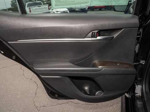 Used 2021 Toyota Camry SE image 8