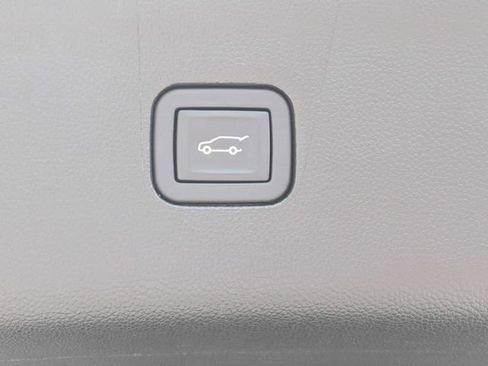 Used 2023 Buick Enclave Essence w/ Sport Touring Edition FWD image 11
