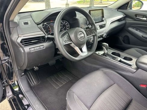 Used 2025 Nissan Altima 2.5 SV FWD image 24
