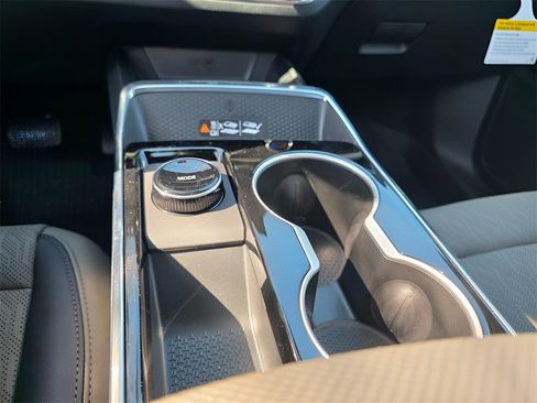 New 2026 Chevrolet Equinox LT w/ Convenience Package II image 26