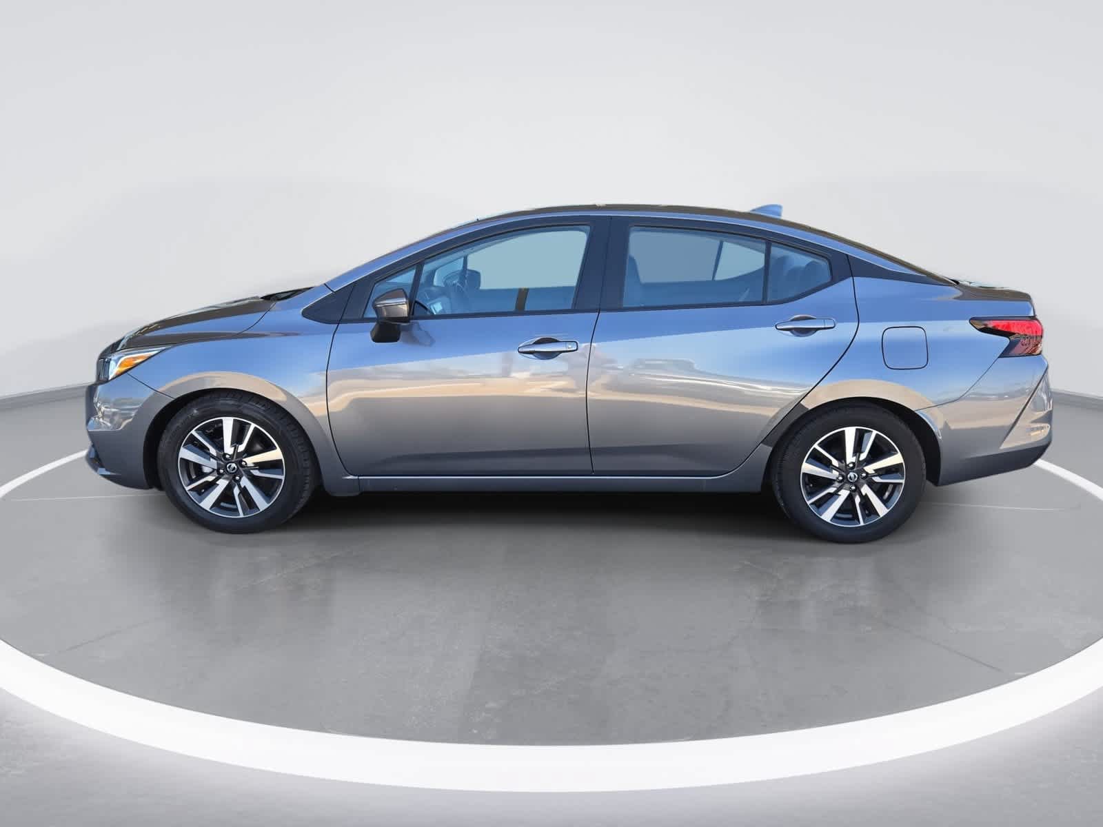 Used 2020 Nissan Versa SV FWD image 5