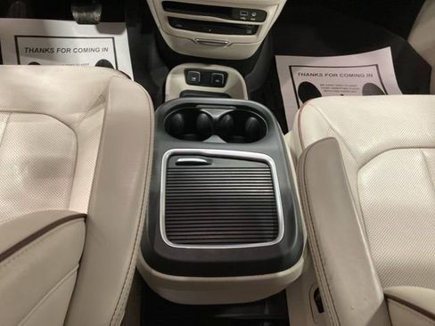 Used 2019 Chrysler Pacifica Limited w/ Tire & Wheel Group image 15