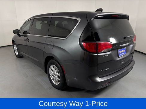 Used 2022 Chrysler Voyager LX FWD image 8