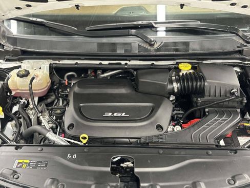 Used 2017 Chrysler Pacifica Limited FWD image 9
