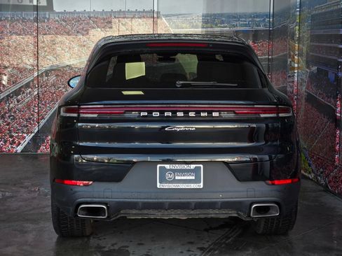 Used 2024 Porsche Cayenne AWD/4WD image 7