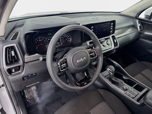 Used 2023 Kia Sorento LX image 9